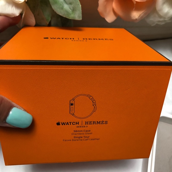 Authentic Hermès iwatch series 3 38mm - Picture 3 of 8